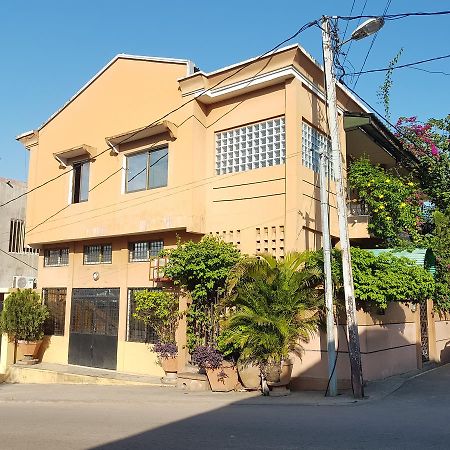 ברזוויל Appartements Chez Leo מראה חיצוני תמונה