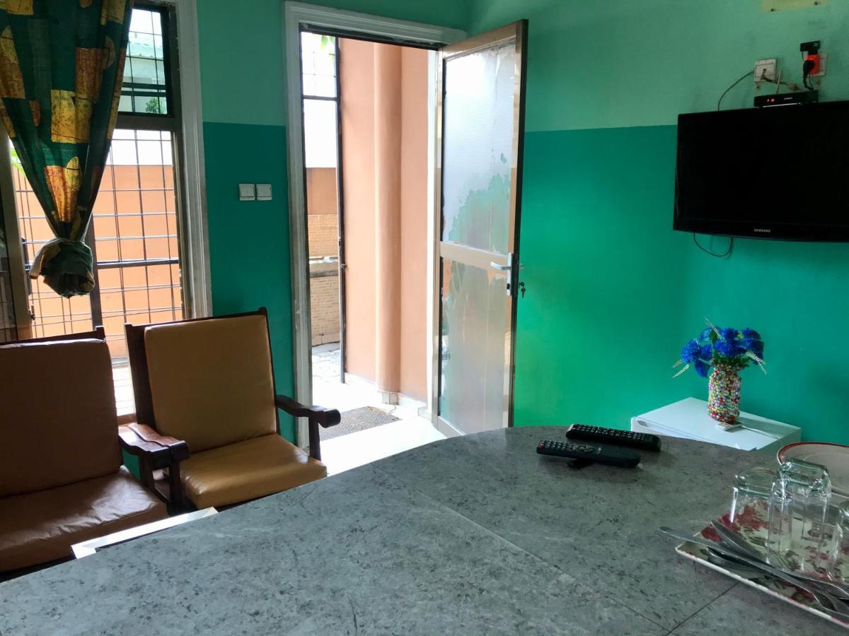 ברזוויל Appartements Chez Leo מראה חיצוני תמונה