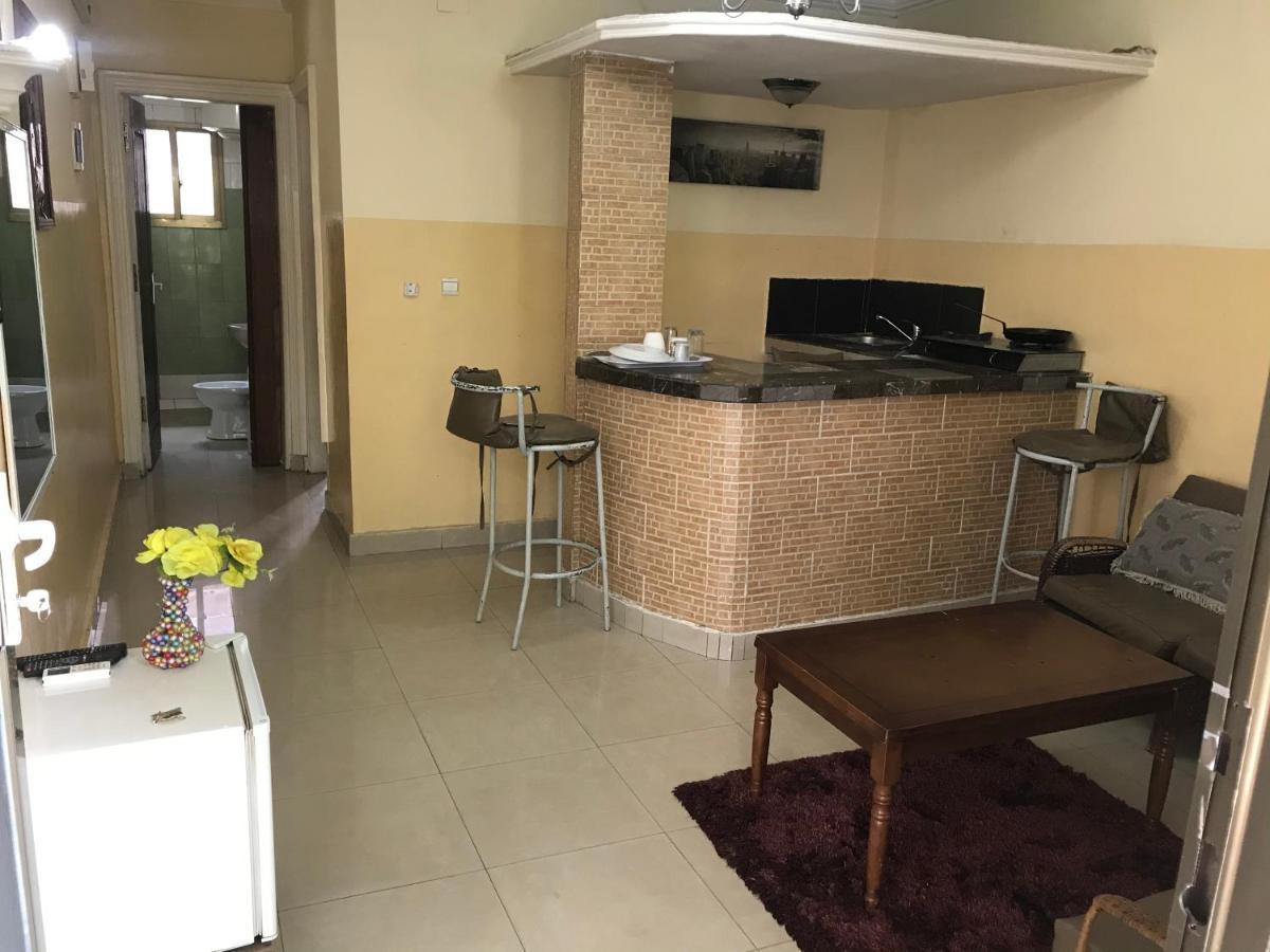 ברזוויל Appartements Chez Leo מראה חיצוני תמונה