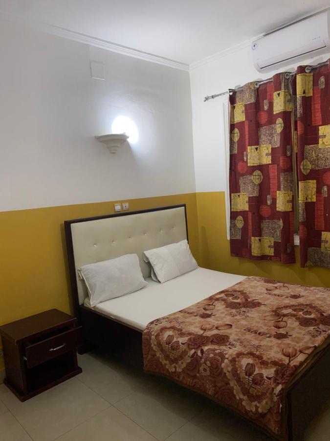 ברזוויל Appartements Chez Leo מראה חיצוני תמונה