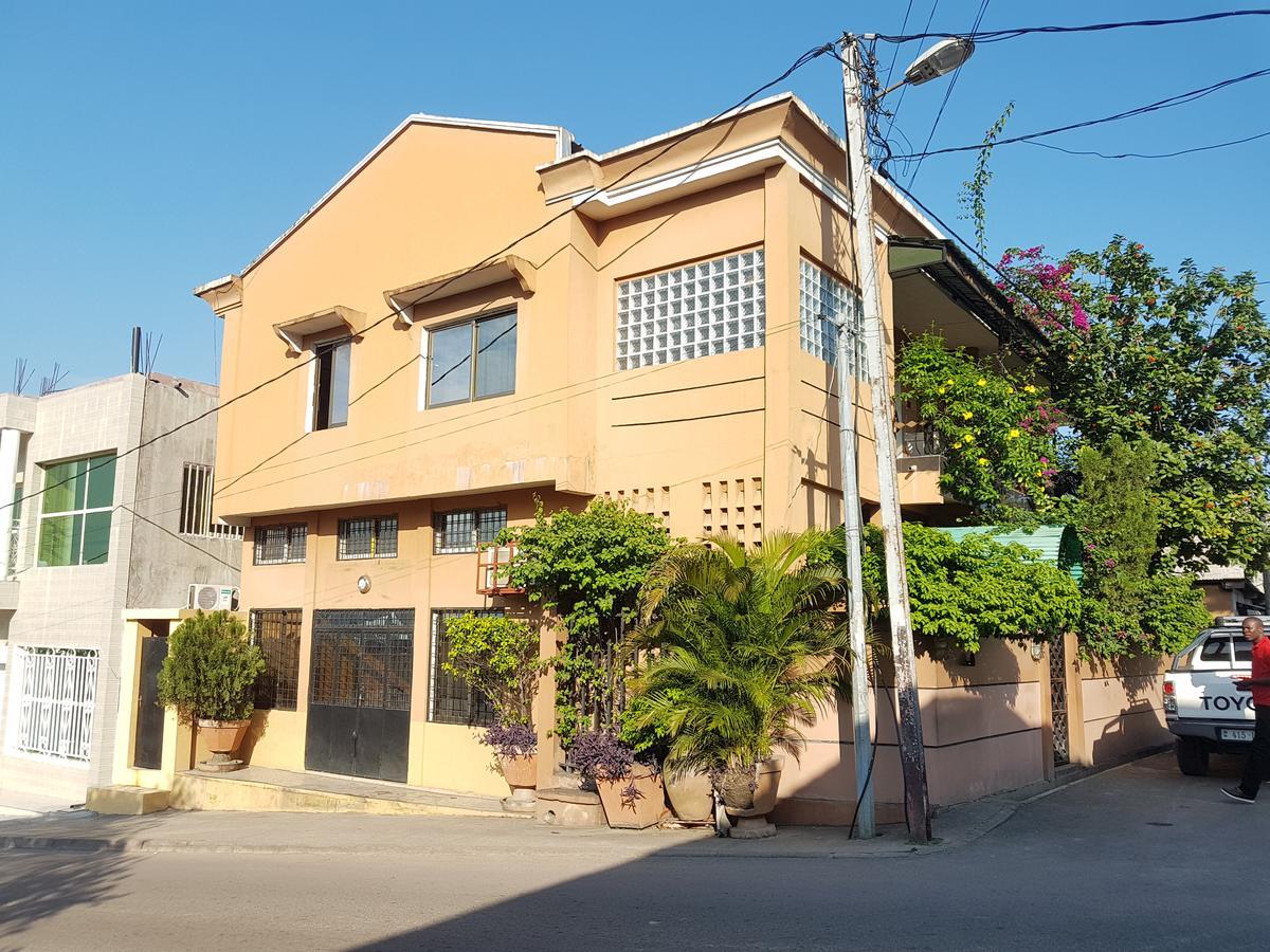 ברזוויל Appartements Chez Leo מראה חיצוני תמונה