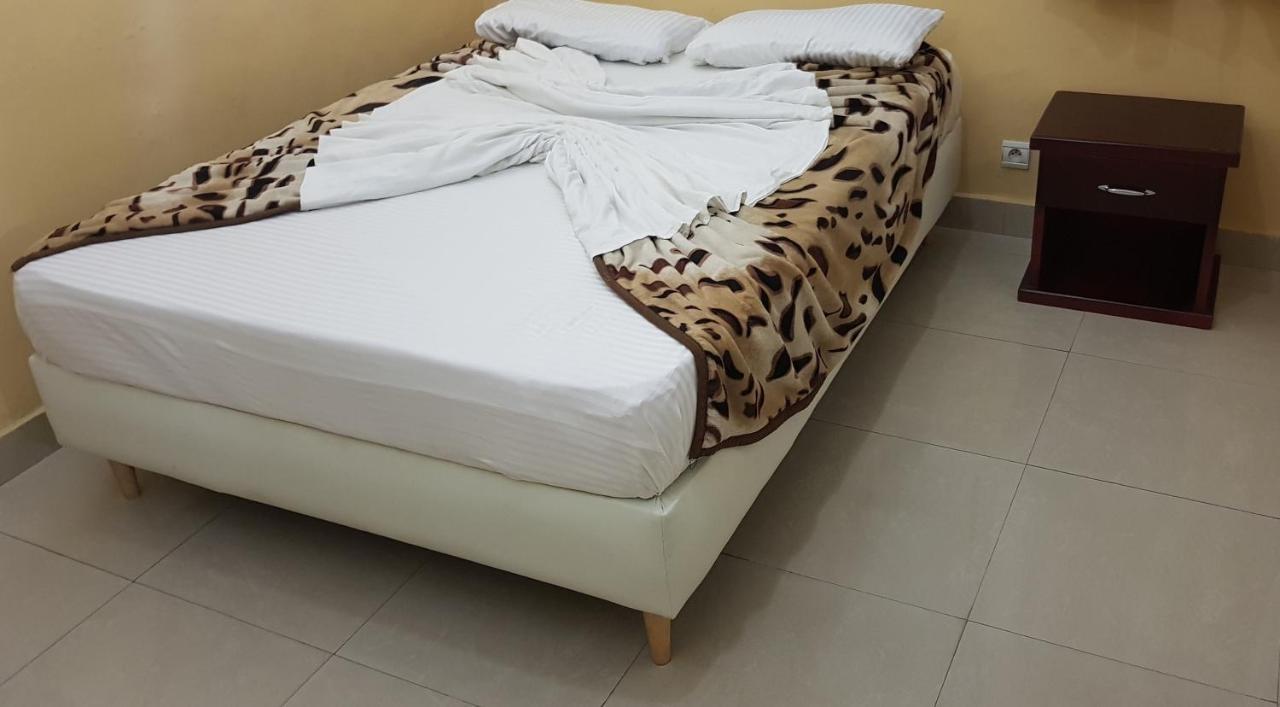 ברזוויל Appartements Chez Leo מראה חיצוני תמונה