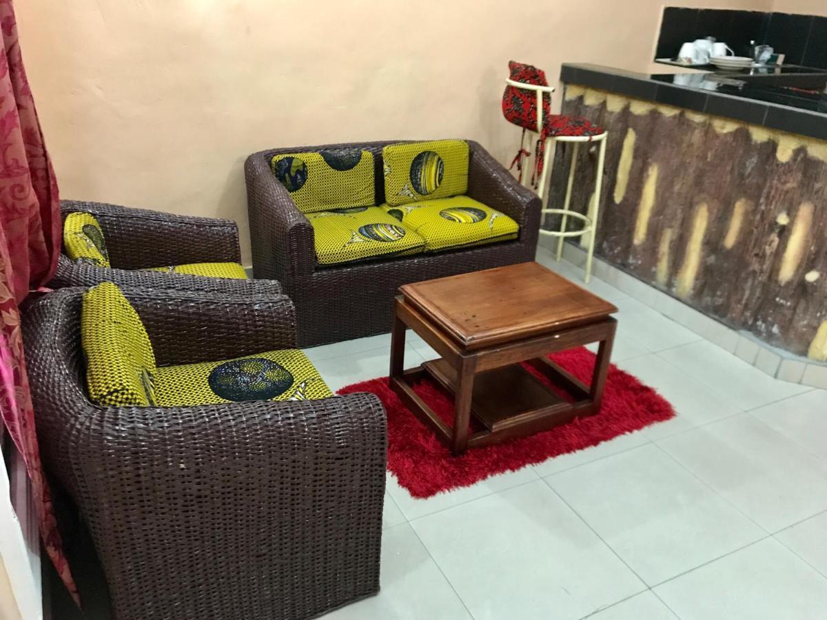 ברזוויל Appartements Chez Leo מראה חיצוני תמונה